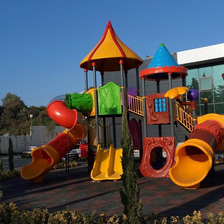 Kuşadası İstek Okulları Çocuk Oyun Parkı